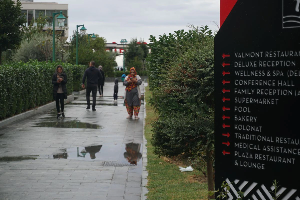 Acogida de cinco estrellas en Albania para los refugiados afganos