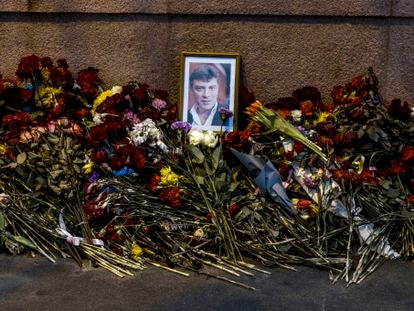 Memorial a Boris Nemtsov, asesinado en 2015, en Moscú, el 6 de marzo. 