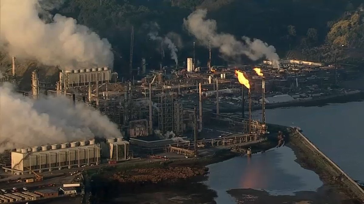 Cientos de trabajadores de refinería Chevron van a huelga; ¿cómo afectaría el suministro de gasolina?