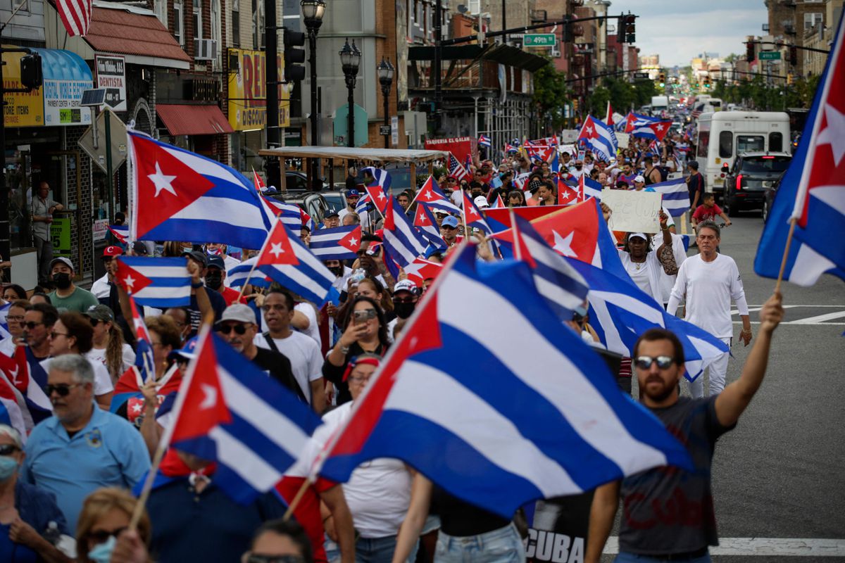 Artistas e intelectuales cubanos rechazan las condenas a los manifestantes del 11-J por “injustas” y “desmedidas”