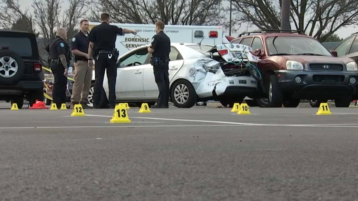 Hispano habría tiroteado a su mujer y un acompañante en estacionamiento de Walmart en Berks County