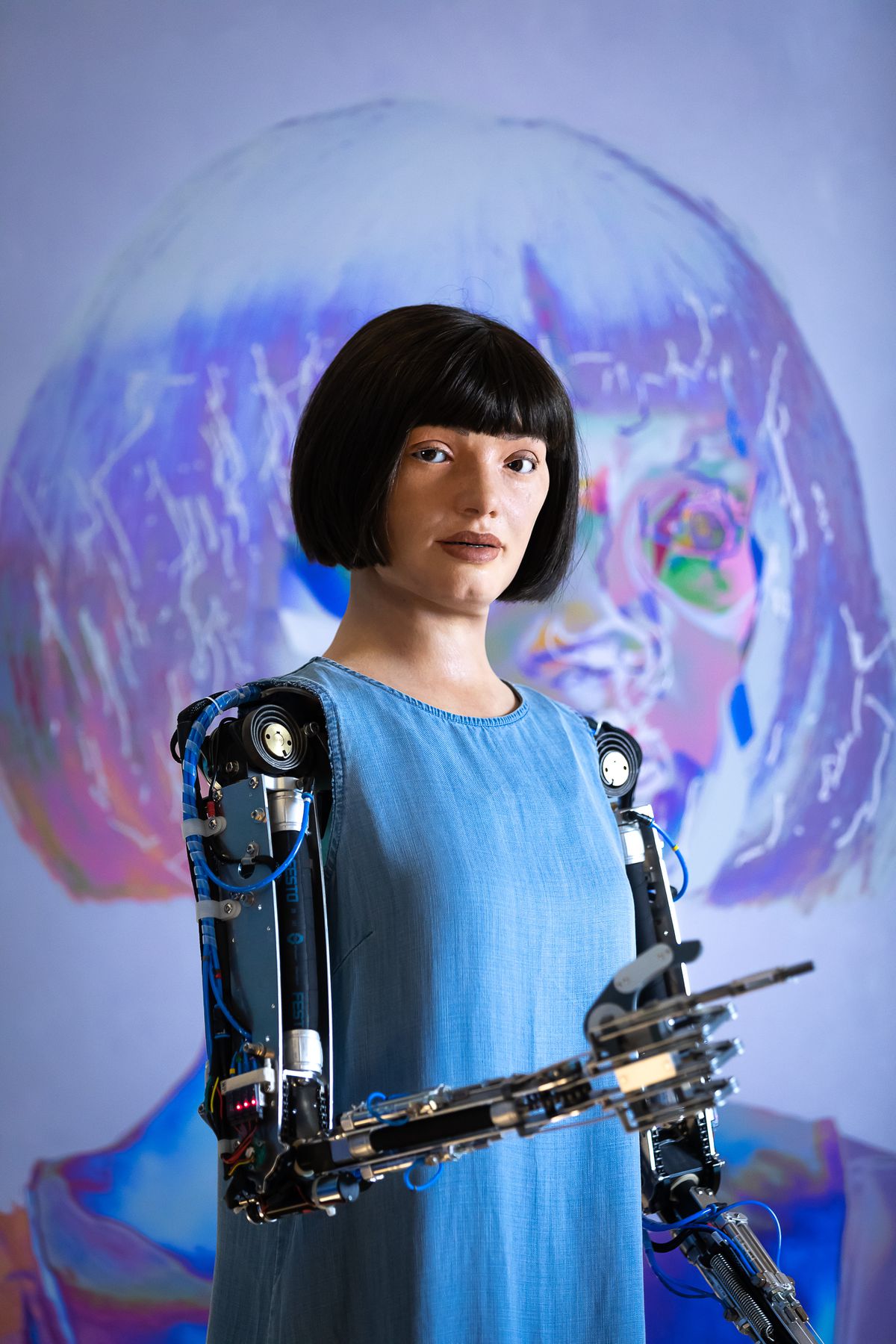 Esta es Ai-Da, la primera robot artista