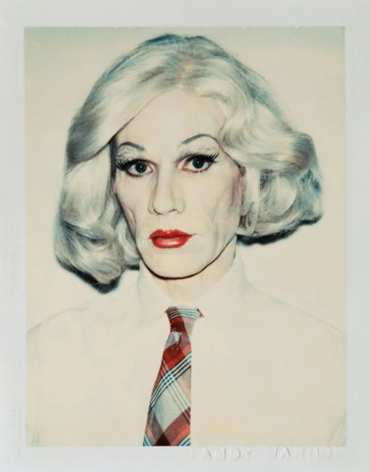 'Autorretrato en drag', de Andy Warhol.