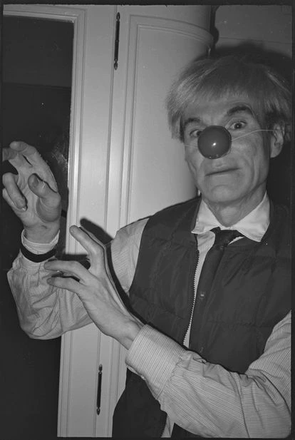 Andy Warhol en una imagen de 'Los diarios de Andy Warhol'.