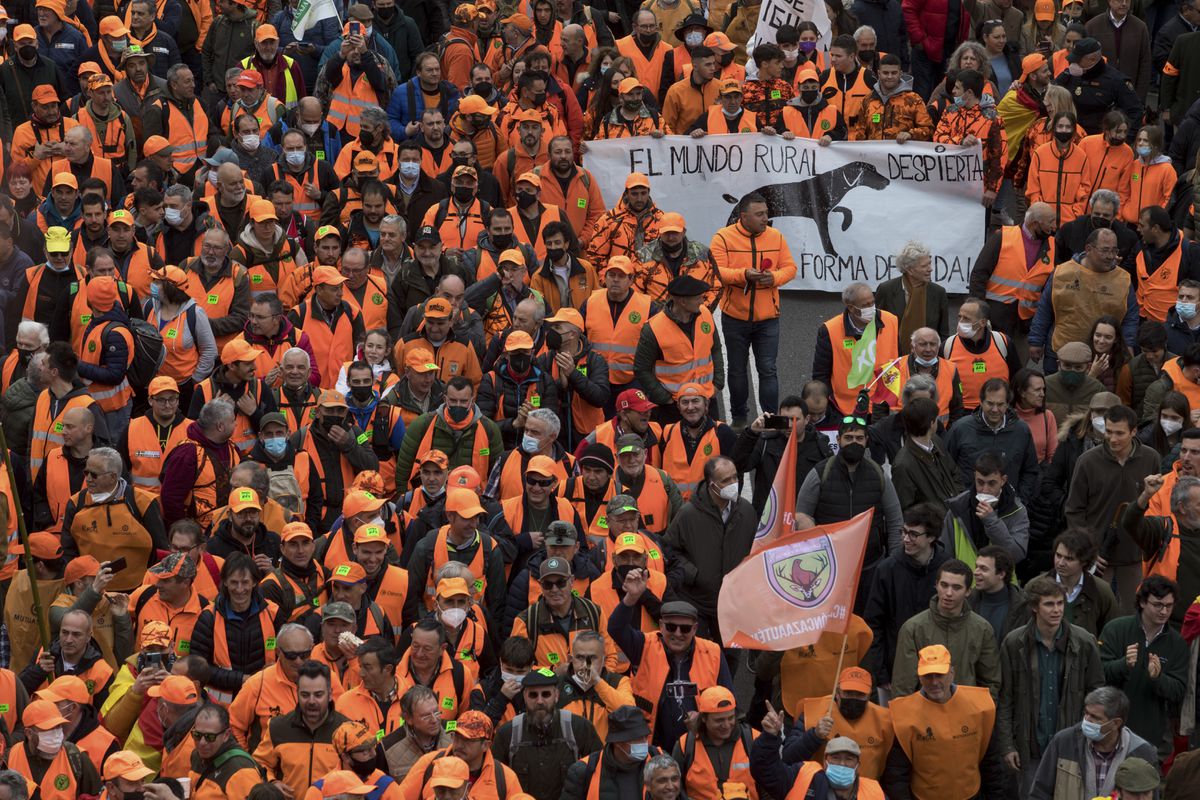 La revuelta de los cazadores: pagaron la mayoría de los 1.400 autobuses de la protesta rural en Madrid