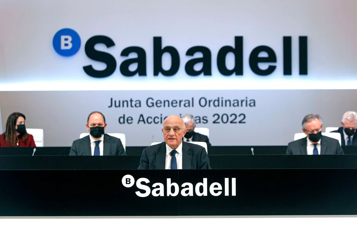 El 38% de los accionistas del Sabadell rechazan la remuneración de los consejeros del banco