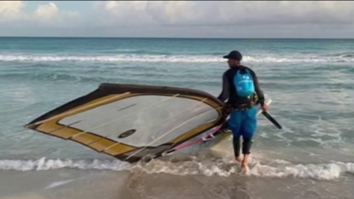 En una tabla de surf: definen el futuro de balsero cubano que llegó a EEUU con un GPS y un celular
