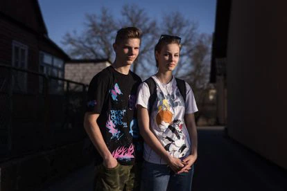 Patrick y Natalia, estudiantes de 17 años, en Punsk.