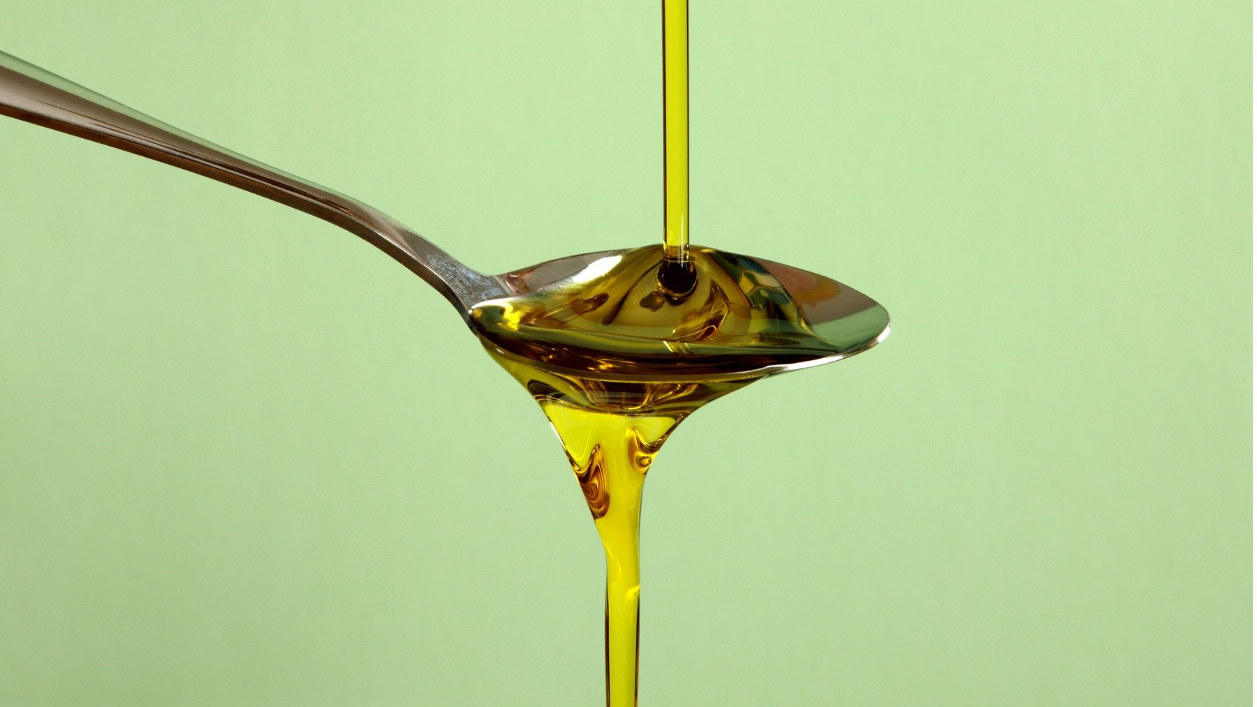 Cómo comprobar si el aceite de oliva está malo por su color y olor