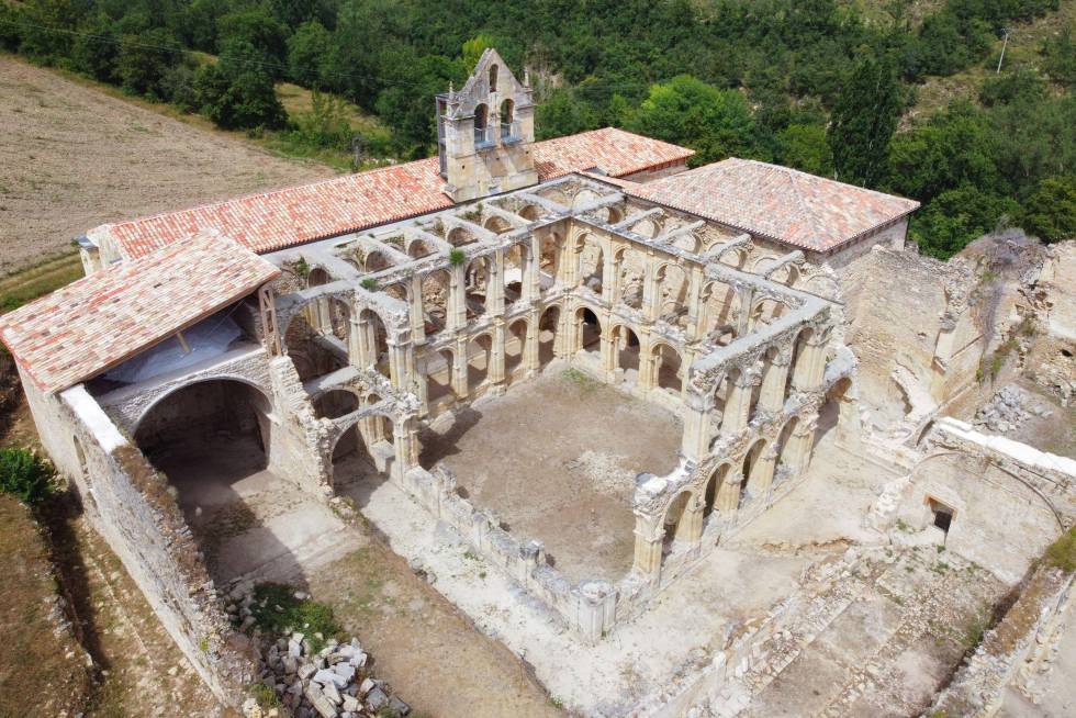 Vista aérea del monasterio cisterciense de Santa Maria de Rioseco, en la comarca burgalesa de Las Merindades.