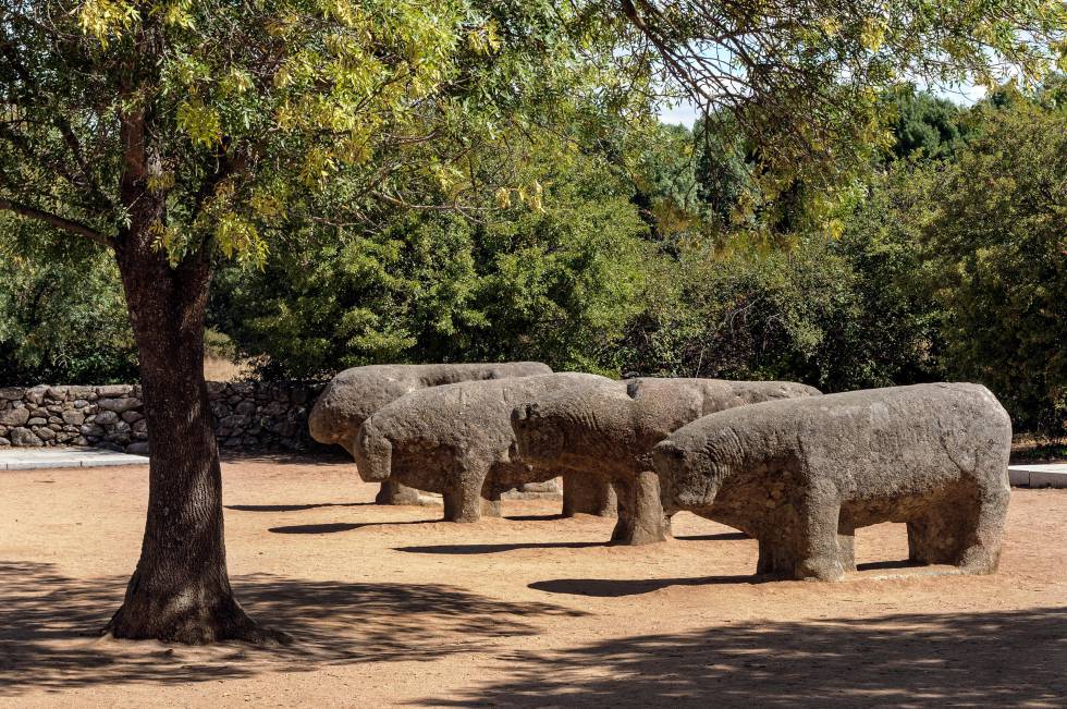 Los Toros de Guisando, esculturas vetonas de granito de la Edad del Hierro cerca de El Tiemblo (Ávila).