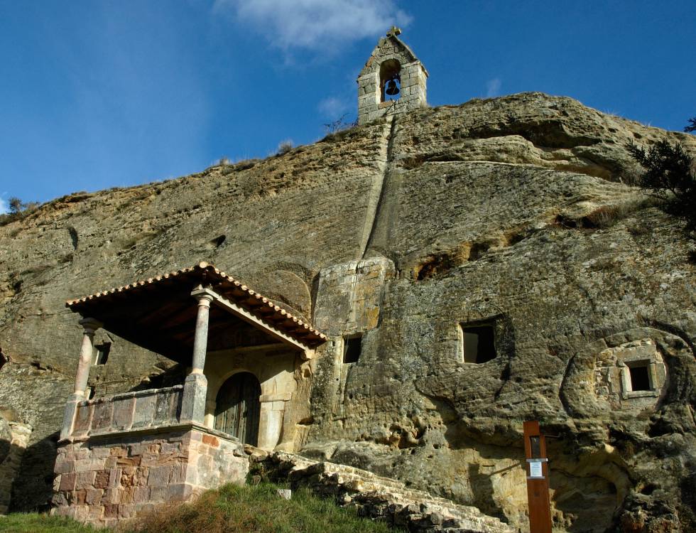 Eremitorio rupestre de los santos Justo y Pastor en Olleros de Pisuerga, una pedanía de Aguilar de Campoo dentro geoparque de Las Loras, en Palencia.