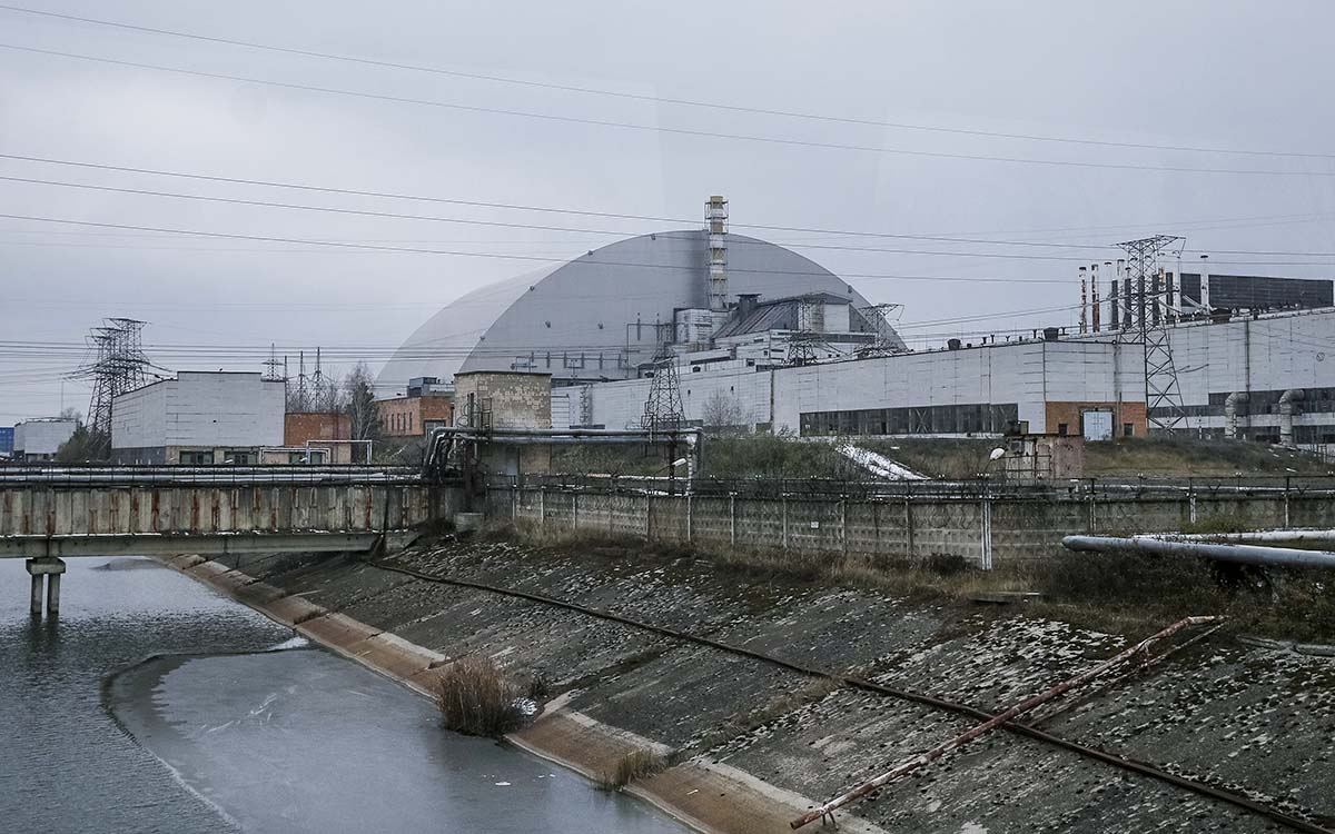Ucrania asegura que las fuerzas rusas robaron material radiactivo de Chernóbil como recuerdo
