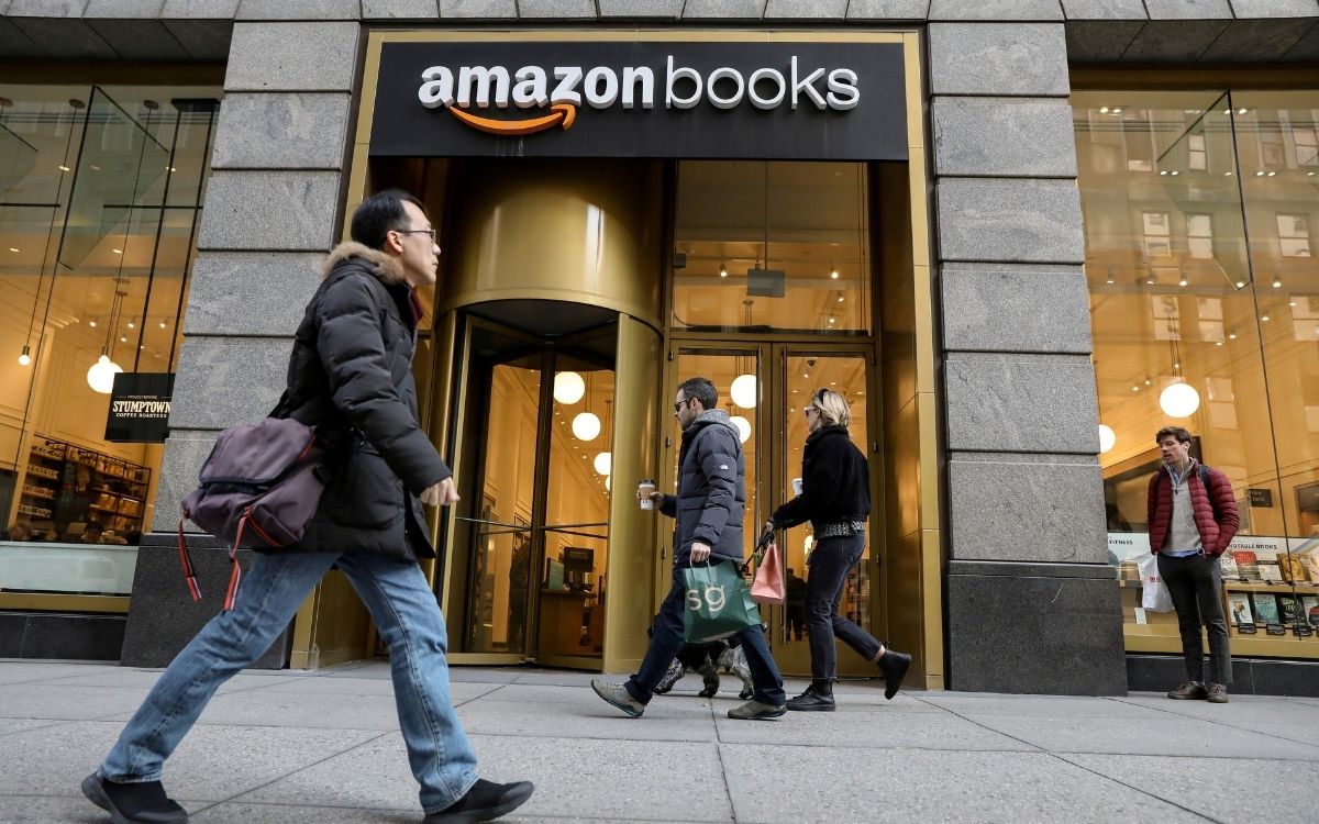 Amazon cierra tiendas físicas de libros; va por venta de alimentos y ropa