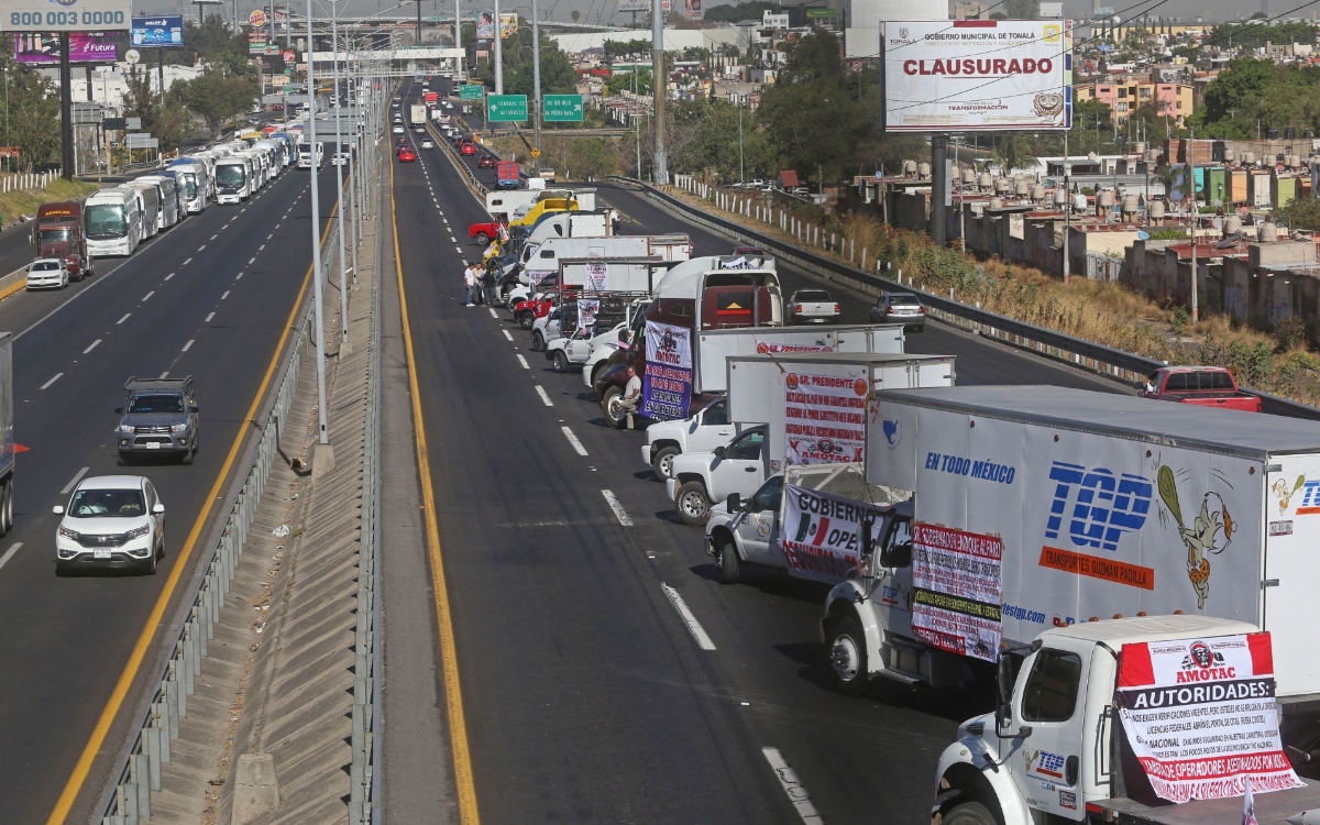 Ante violencia, transportistas protestan en el país | Fotos y video