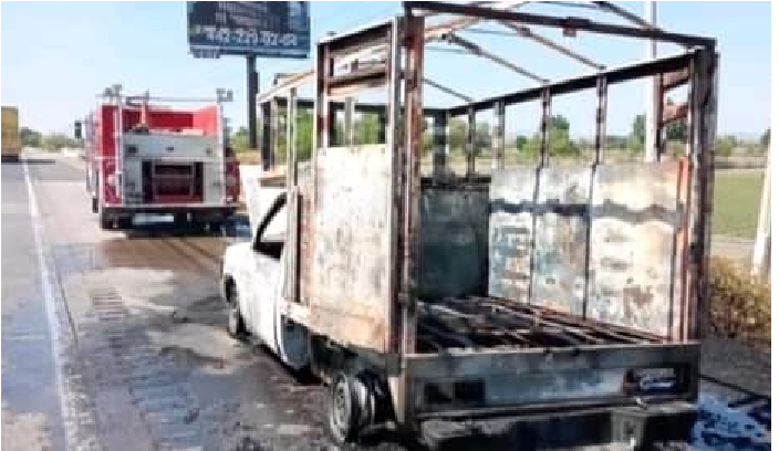 Arde camioneta y se carboniza, en autopista México-Querétaro, por El Sáuz, Bomberos siempre llega tarde