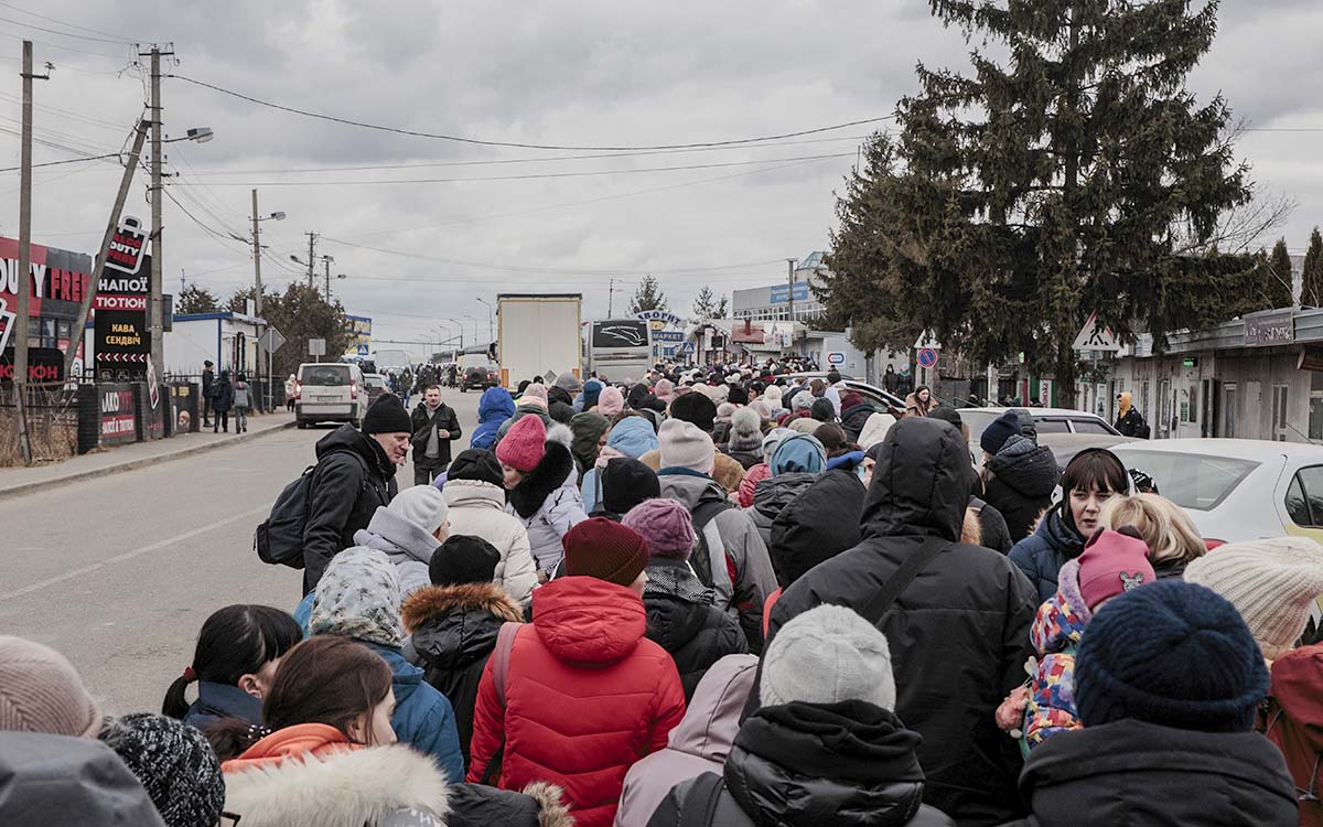 Ascienden a más de 1.7 millones los refugiados ucranianos; un millón está en Polonia
