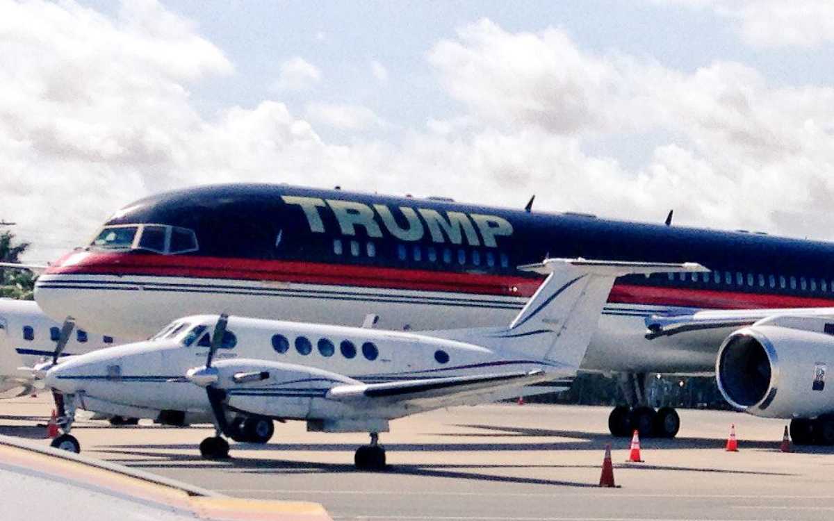 Avión que llevaba a Trump hizo aterrizaje de emergencia el sábado