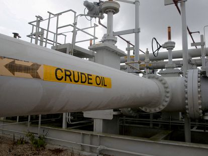 Biden sacará al mercado un volumen de reservas de petróleo récord para reducir los precios