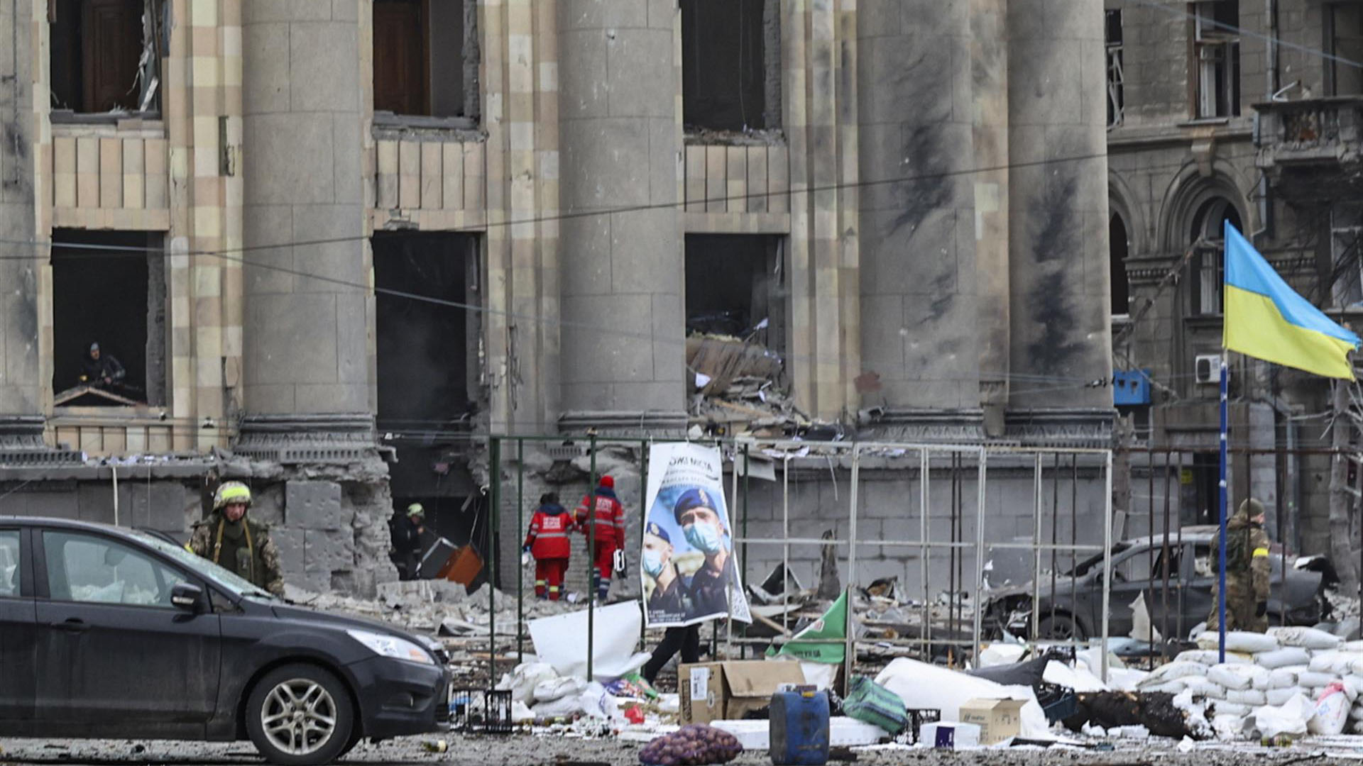 Bombazo ruso destruye un edificio del gobierno en la ciudad de Kharkiv