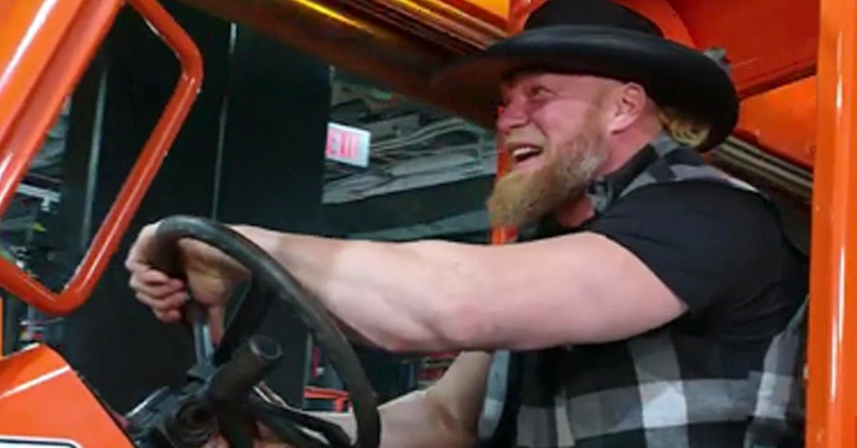 Brock Lesnar de WWE intenta empalar a Roman Reigns y The Bloodline con un montacargas en SmackDown