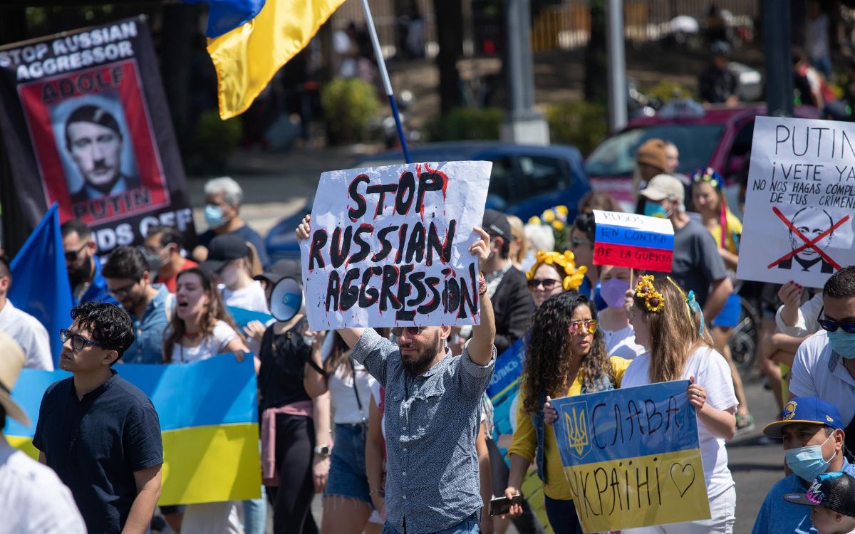 Comunidad ucraniana protesta en CDMX contra invasión de Rusia