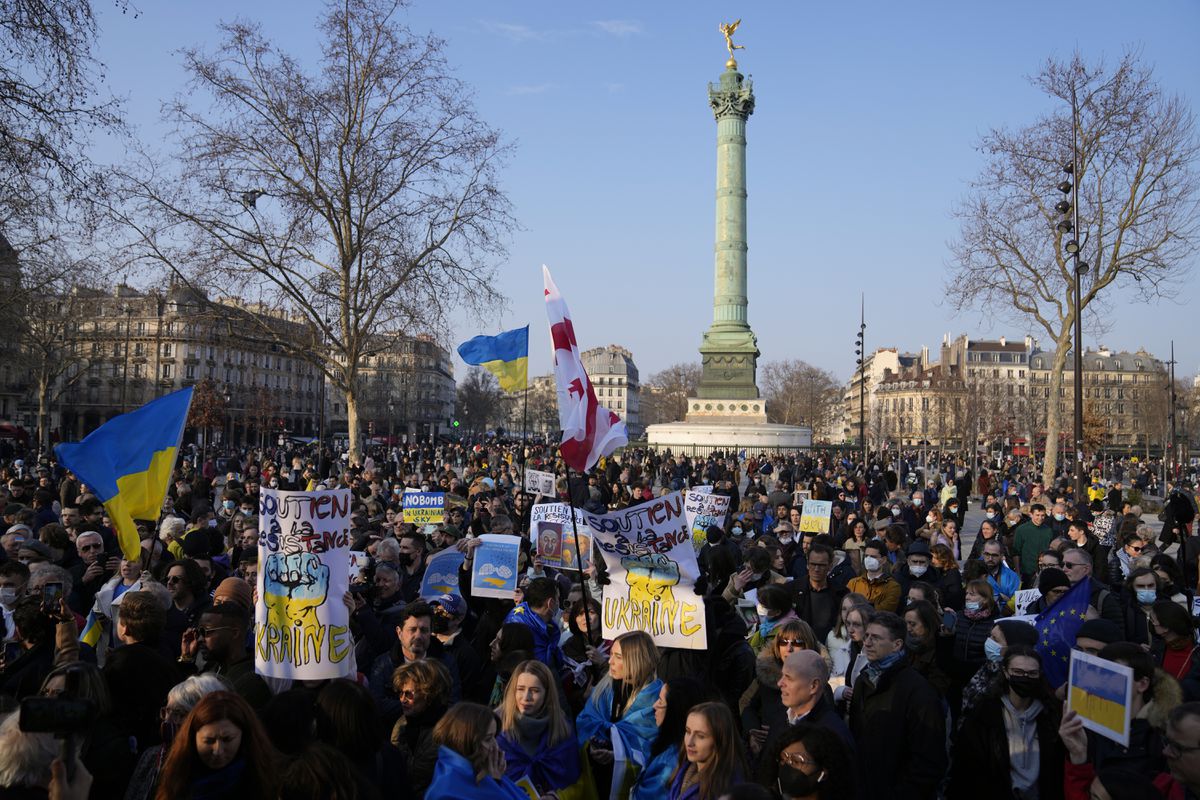 Decenas de miles de personas dicen no a la guerra de Ucrania en Europa