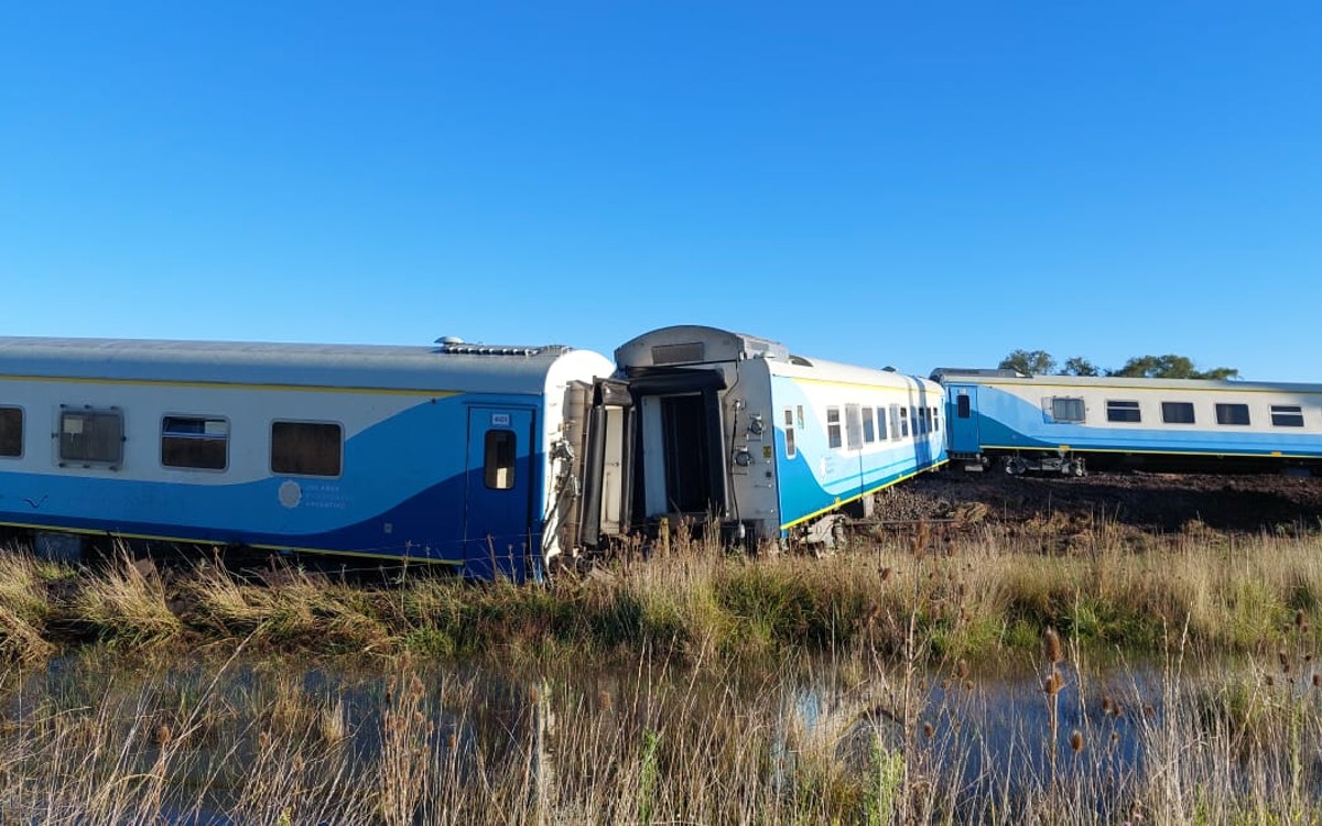 Descarrila tren con más de 400 pasajeros a bordo en Argentina | Video