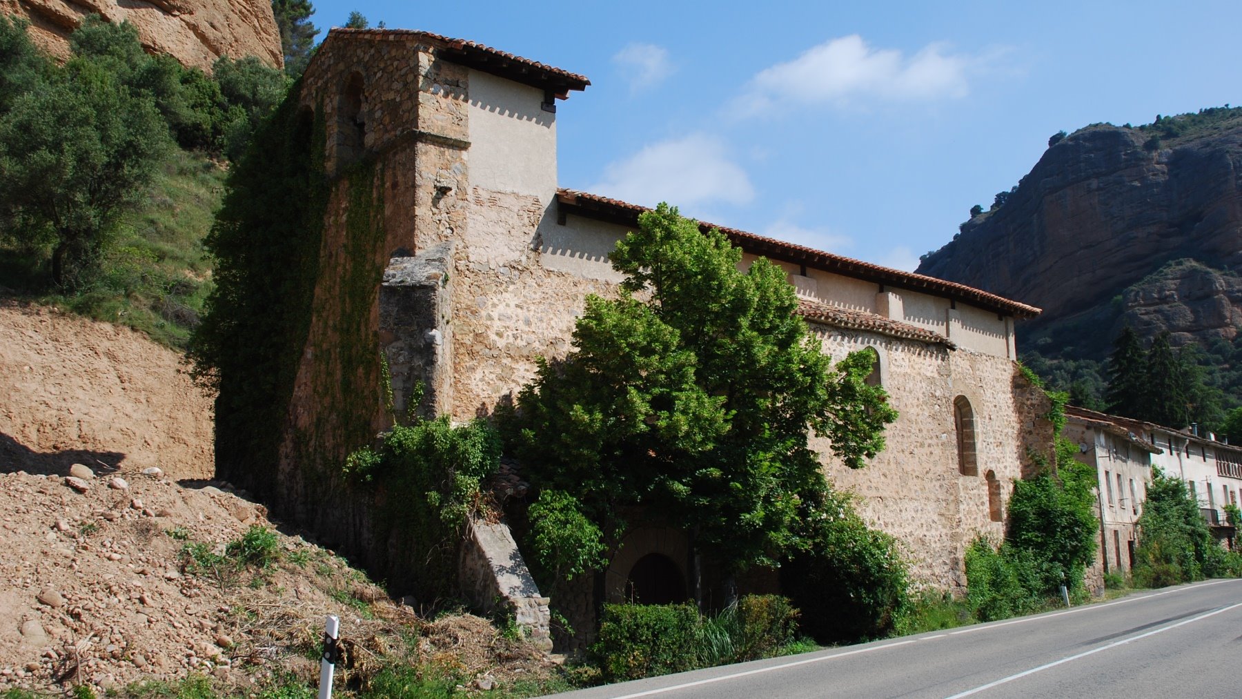 El impresionante castillo escondido entre rocas que está en La Rioja