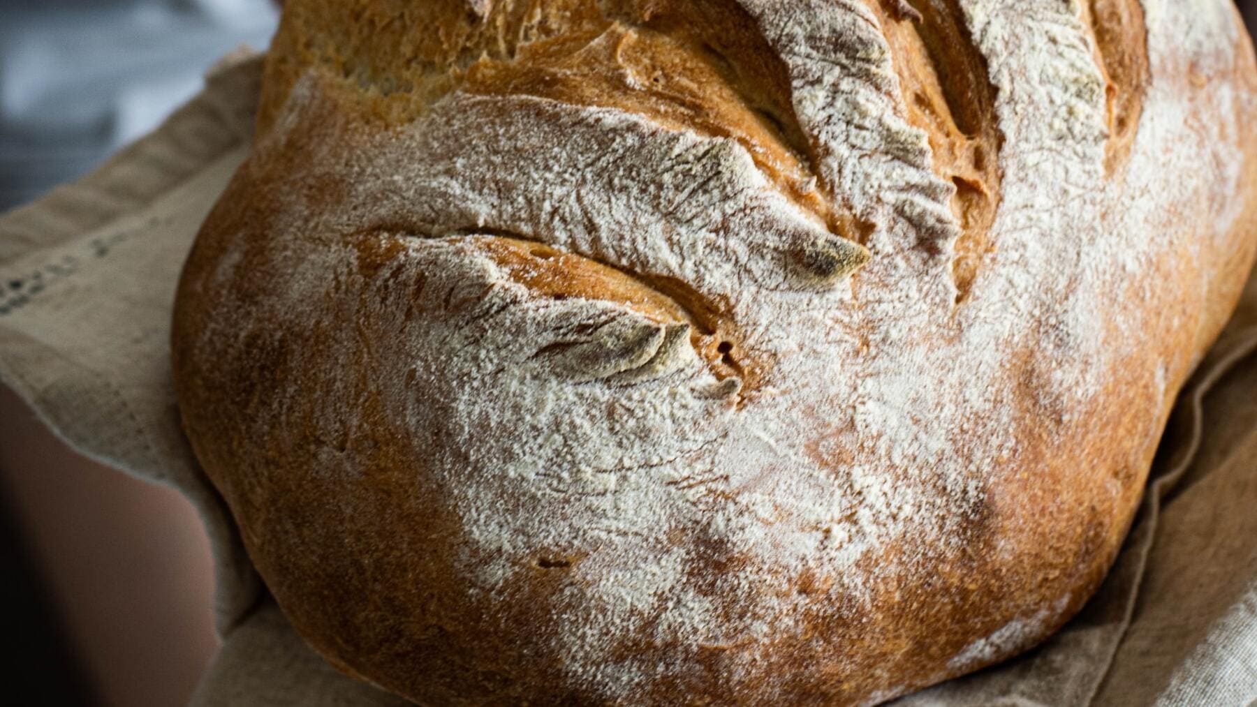 El truco definitivo para pasar de un pan duro a uno recién hecho