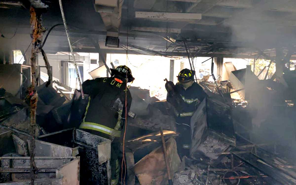 Explosión e incendio en laboratorio de la FES Zaragoza: tres heridos
