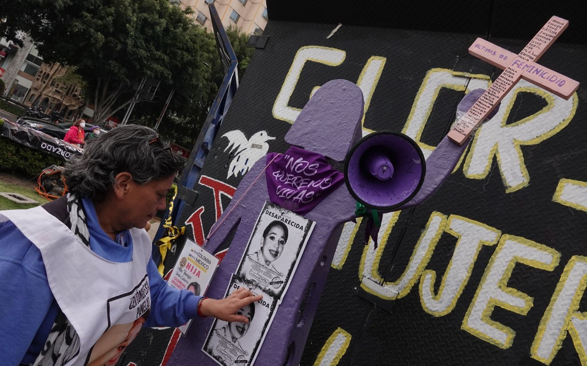 Feministas cumplen jornada colectiva en monumento en CdMx | Videos