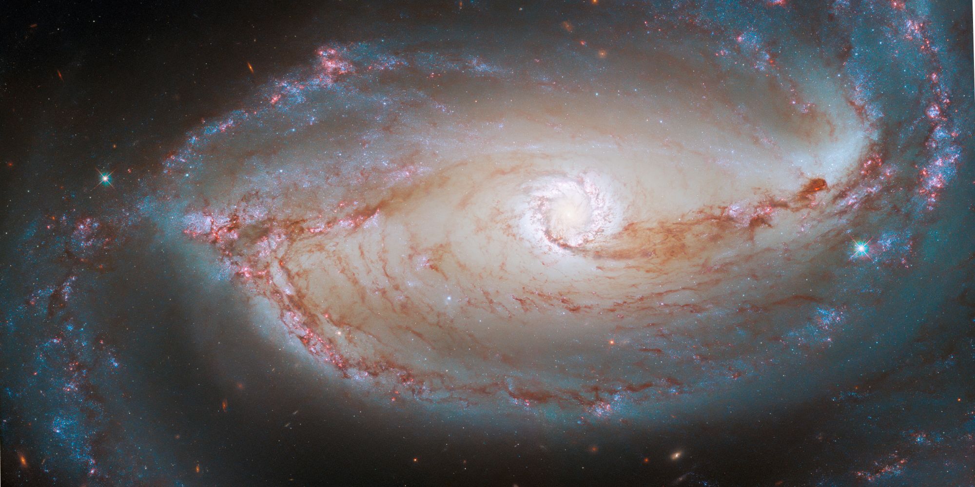 Hubble acaba de mirar dentro del 'ojo' de una galaxia y tomó esta increíble foto