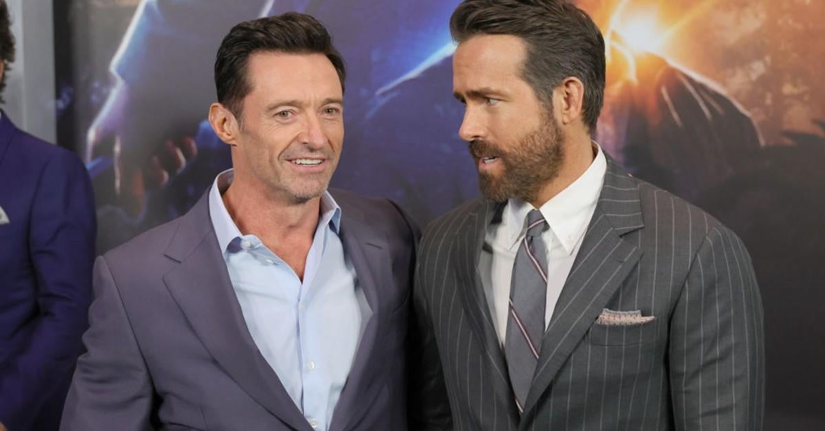 Hugh Jackman y Ryan Reynolds se burlan del cruce de Wolverine/Deadpool que hemos estado esperando en la alfombra roja de The Adam Project