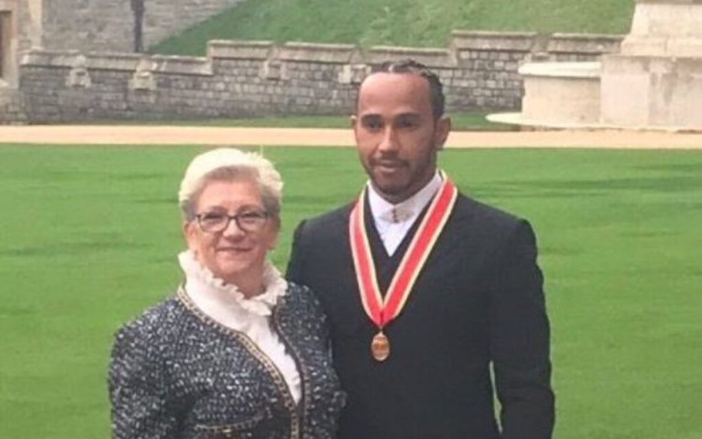 Incluirá Lewis Hamilton en su nombre el apellido de su madre | Tuit