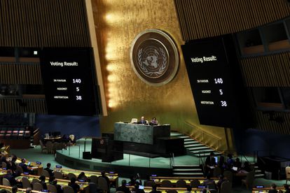 Una pantalla muestra el resultado de la votación de la Asamblea General, este jueves en la sede de la ONU en Nueva York.