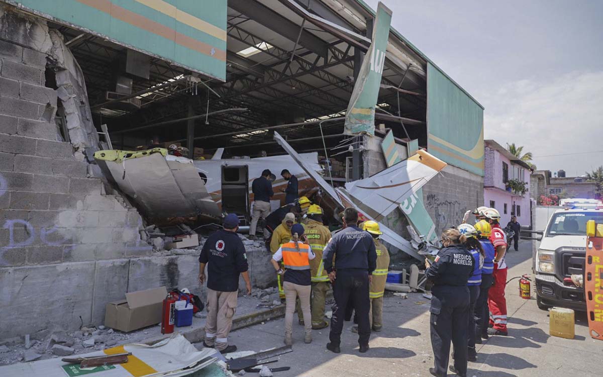 La SICT inicia investigaciones sobre la causa del desplome de una avioneta en Temixco