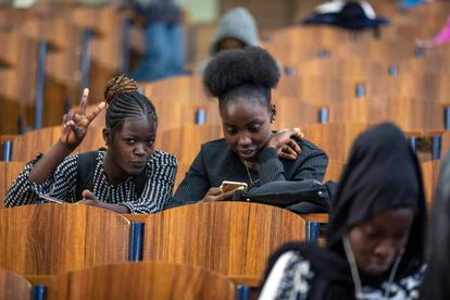 El 48% de las estudiantes de la Universidad de Nairobi son mujeres.