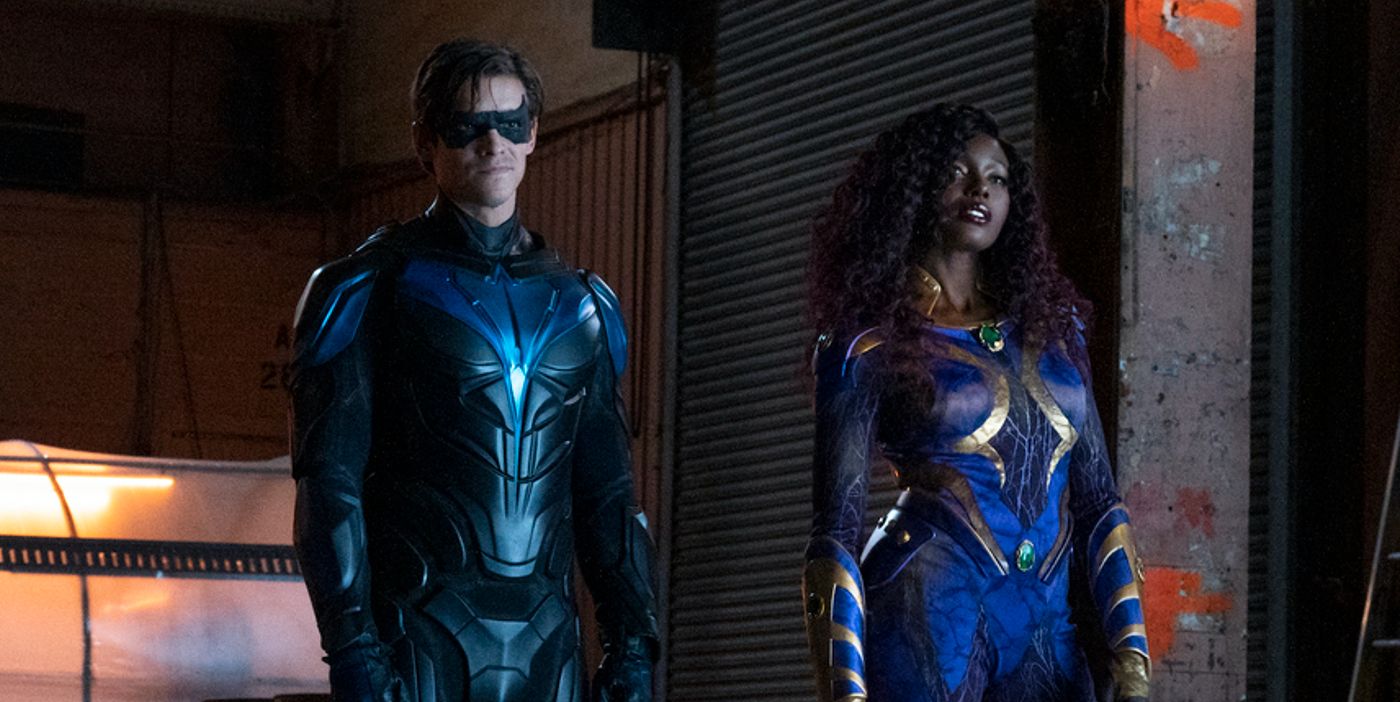 Las imágenes de la temporada 4 de Titans provocan el romance de Nightwing y Starfire