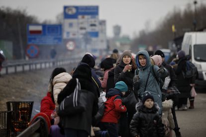 Refugiados ucranios en el paso fronterizo de Dorohusk, este miércoles. 
