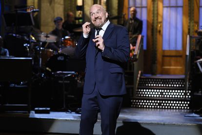 Louis C. K., durante una actuación en el programa 'Saturday Night Live', en abril de 2017.