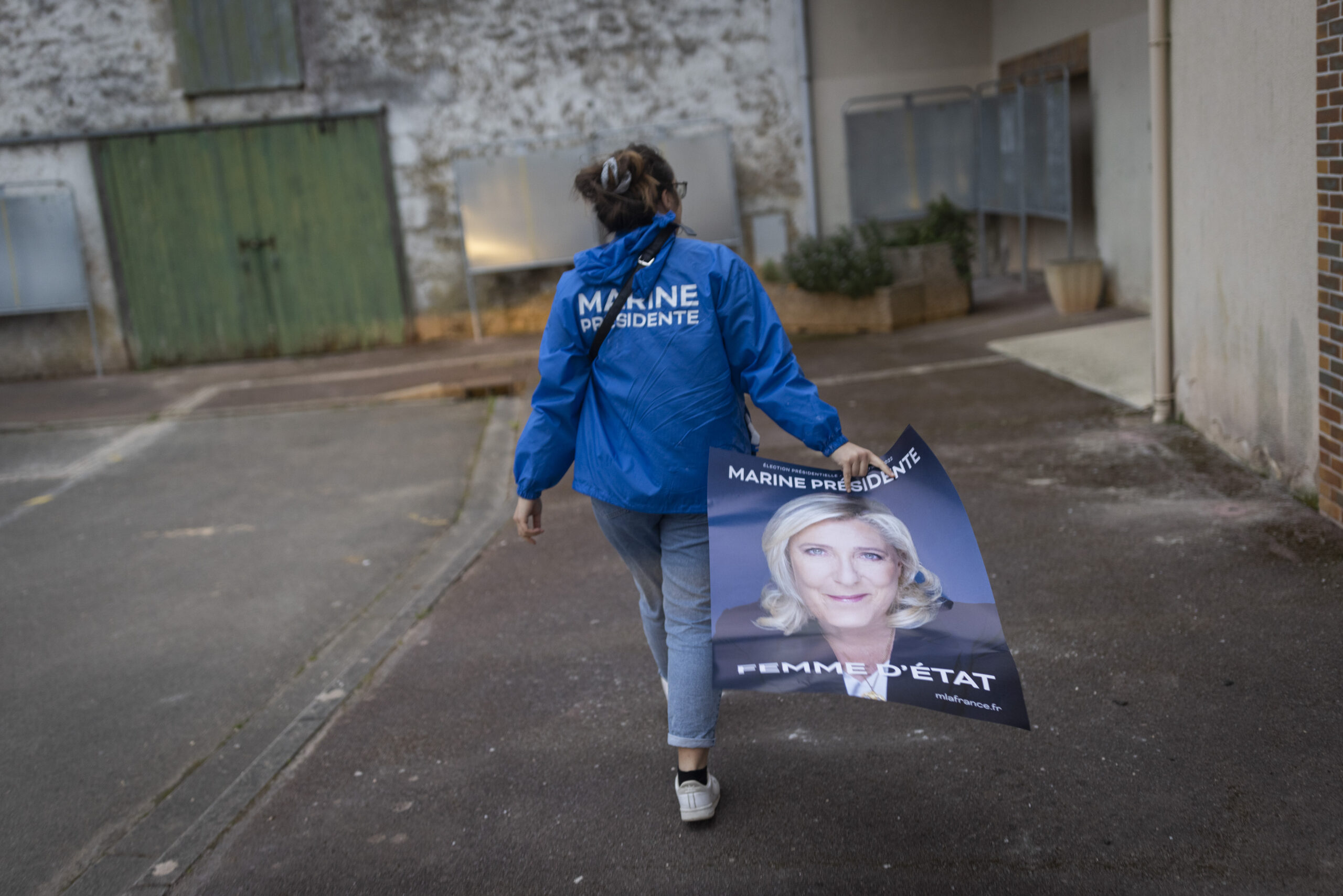 Marine Le Pen consolida su ventaja ante su rival ultra, Zemmour, y ya sueña con batir a Macron