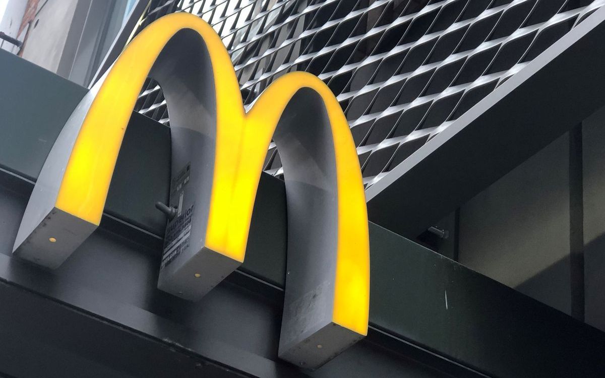 McDonald's cierra temporalmente 850 locales en Rusia y suspende operaciones