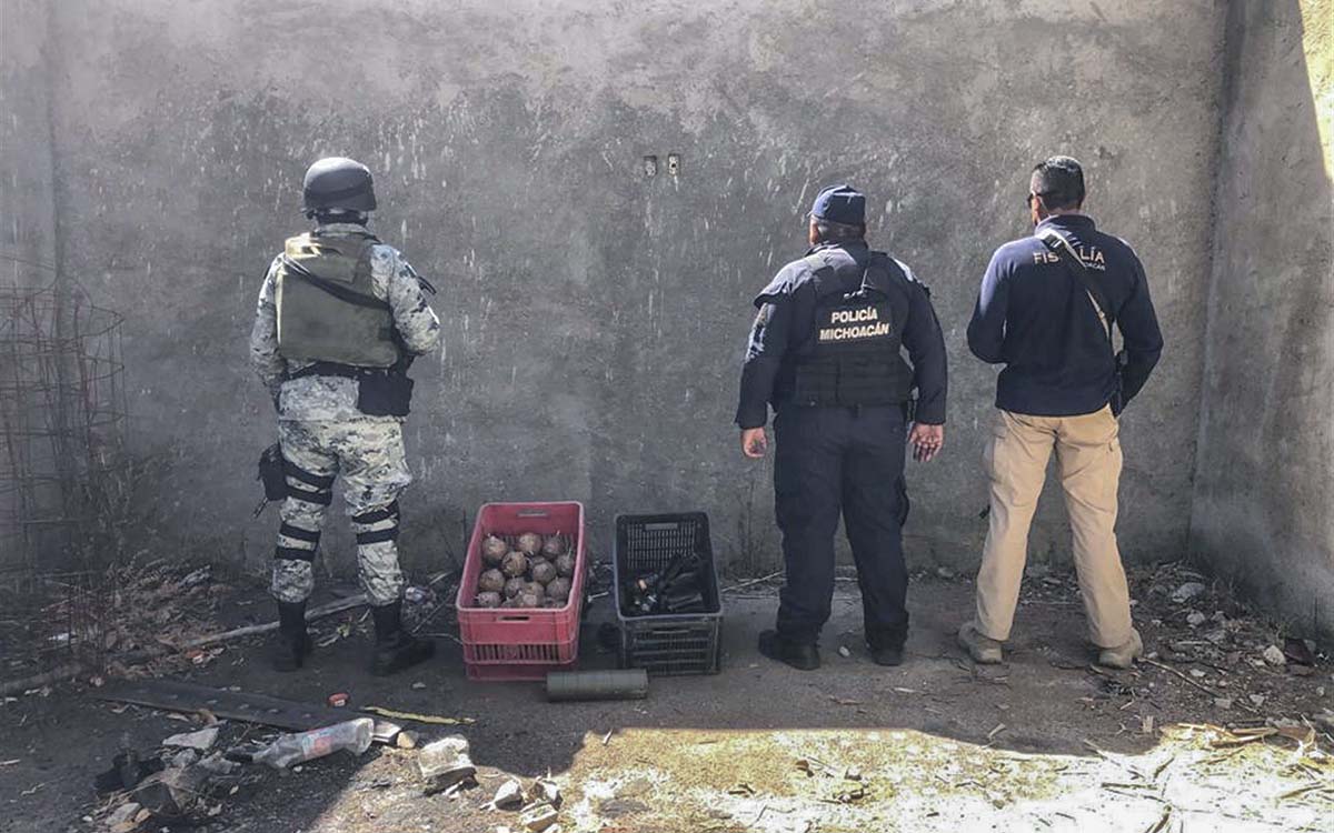 Michoacán: Aseguran 'fábrica' de explosivos para drones del narco, cerca del lugar de presunta masacre en velorio