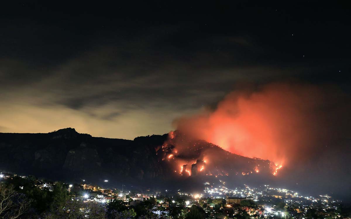 Morelos: Detienen a persona que presumiblemente inició el incendio en el cerro del Tepozteco