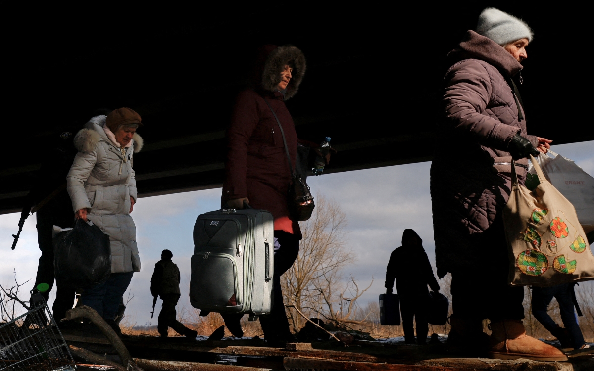 Moscú dice que casi 180 mil personas huyeron de Ucrania a Rusia
