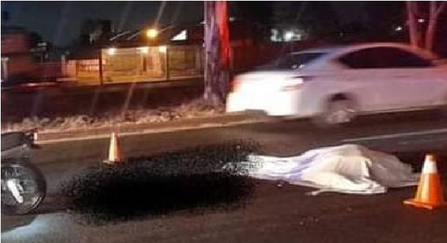 Muere motociclista arrollado en autopista México- Querétaro, por San Gil, pasan varios autos sobre su cuerpo