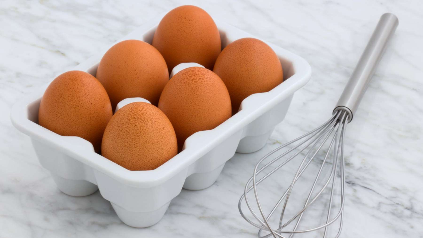 No te imaginas para qué puedes reutilizar el agua de cocer los huevos
