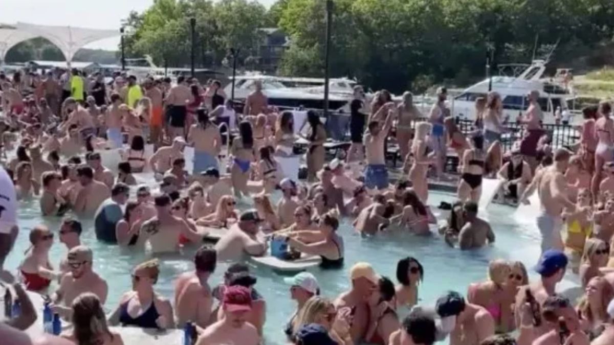 Organizan una fiesta en la piscina y varios acaban infectados de coronavirus