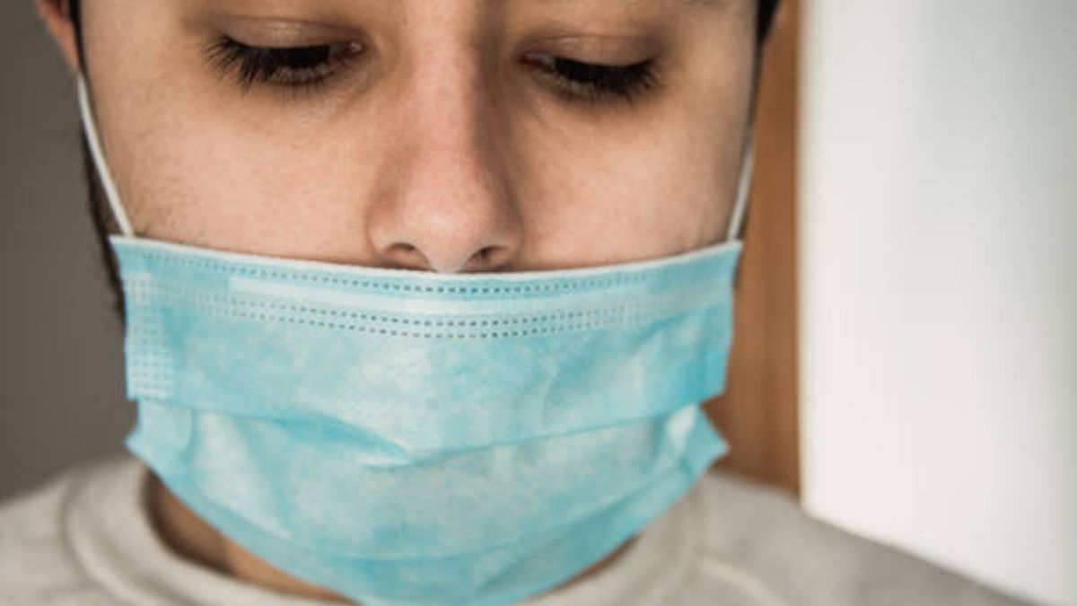 Ponerse la mascarilla debajo de la nariz facilita el contagio por coronavirus
